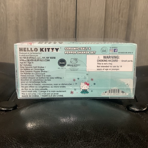 Holiday Hello Kitty Christmas Salt & Pepper Shaker Gift Set New In Box - Picture 9 of 10